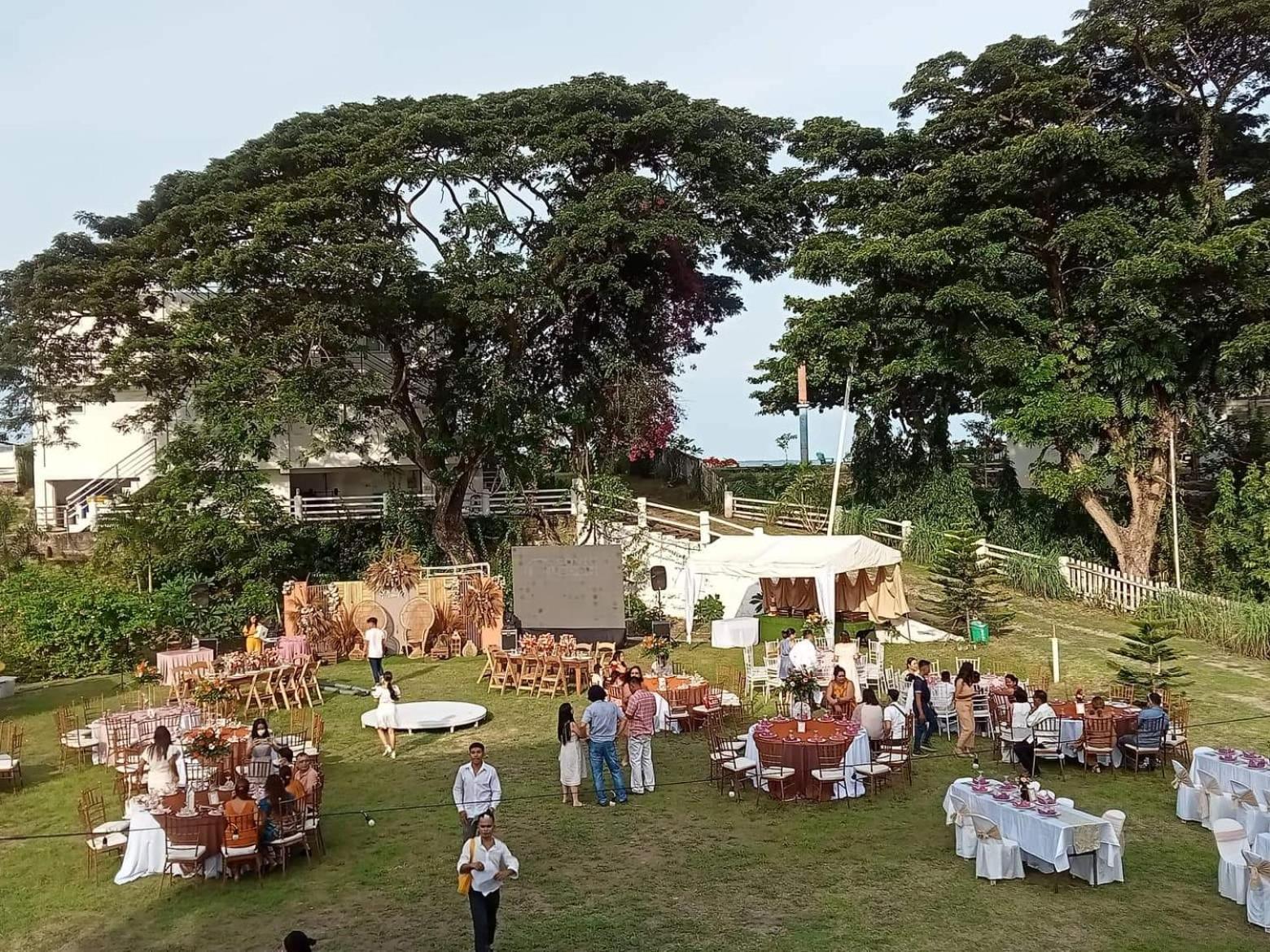 1888 Beach Resort Dumaguete City Bagian luar foto