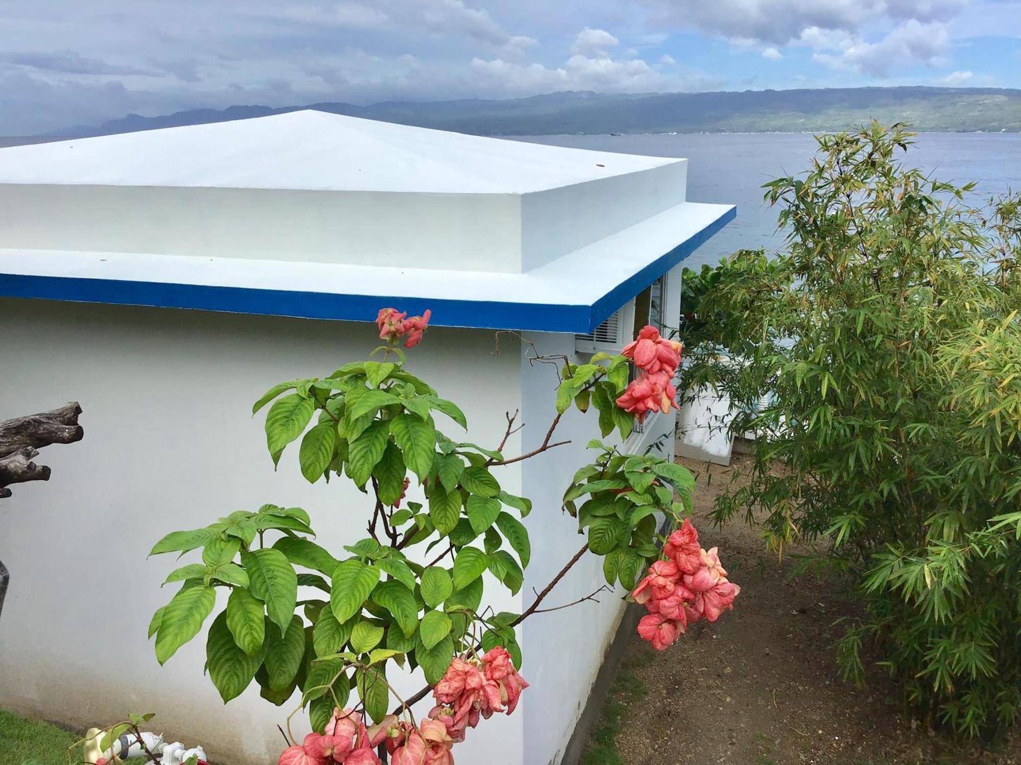 1888 Beach Resort Dumaguete City Bagian luar foto